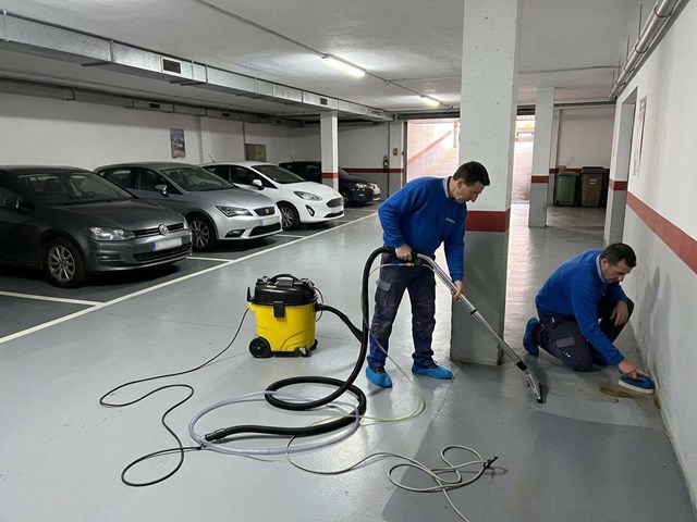 Cuide la imagen de su negocio con una limpieza y mantenimiento de garajes en A Coruña