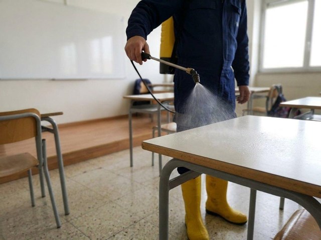 Limpieza profunda y desinfección de centros educativos en A Coruña - Imagen 1